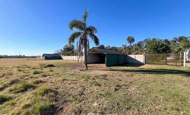 VENTA - Quinta con salón de eventos, hotel, casa de casero, pileta y canchas recreativas. Soldini.