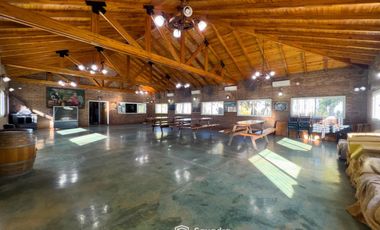 VENTA - Quinta con salón de eventos, hotel, casa de casero, pileta y canchas recreativas. Soldini.