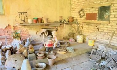 CASA DESARROLLADA EN DOS PLANTAS, COCHERA Y FONDO LIBRE, LOTE PROPIO 270m2