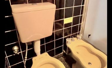 CASA DESARROLLADA EN DOS PLANTAS, COCHERA Y FONDO LIBRE, LOTE PROPIO 270m2