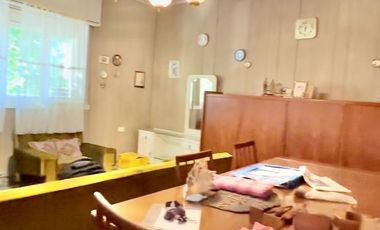 CASA DESARROLLADA EN DOS PLANTAS, COCHERA Y FONDO LIBRE, LOTE PROPIO 270m2