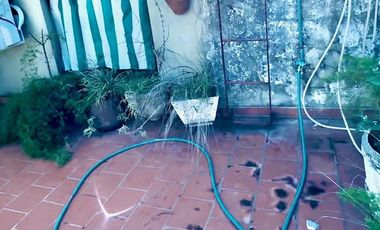 CASA DESARROLLADA EN DOS PLANTAS, COCHERA Y FONDO LIBRE, LOTE PROPIO 270m2