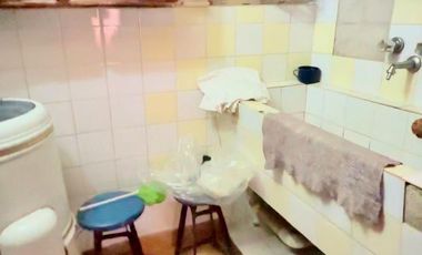 CASA DESARROLLADA EN DOS PLANTAS, COCHERA Y FONDO LIBRE, LOTE PROPIO 270m2