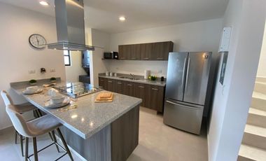 Casa amplia en venta con sotano en Zibata, Querétaro