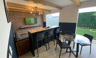 Casa amplia en venta con sotano en Zibata, Querétaro