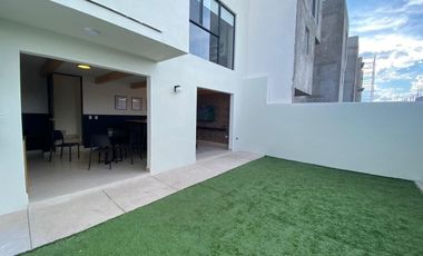 Casa amplia en venta con sotano en Zibata, Querétaro