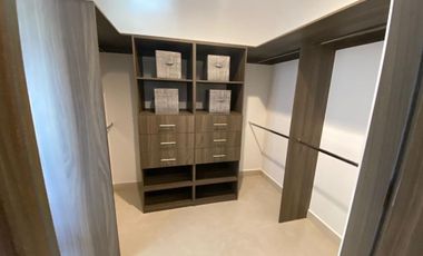 Casa amplia en venta con sotano en Zibata, Querétaro