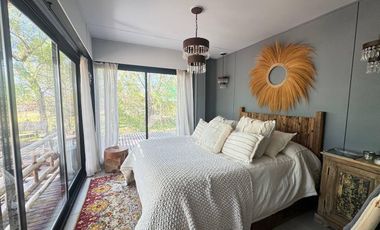 VENTA: Casa en la isla en Paraná Viejo de tres dormitorios con galería y muelle, amoblada. Rosario