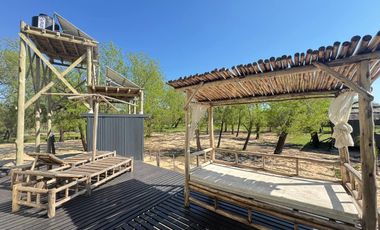 VENTA: Casa en la isla en Paraná Viejo de tres dormitorios con galería y muelle, amoblada. Rosario