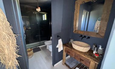 VENTA: Casa en la isla en Paraná Viejo de tres dormitorios con galería y muelle, amoblada. Rosario