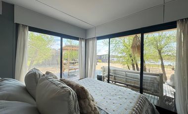 VENTA: Casa en la isla en Paraná Viejo de tres dormitorios con galería y muelle, amoblada. Rosario