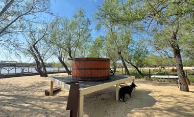 VENTA: Casa en la isla en Paraná Viejo de tres dormitorios con galería y muelle, amoblada. Rosario
