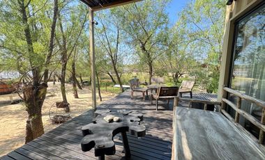 VENTA: Casa en la isla en Paraná Viejo de tres dormitorios con galería y muelle, amoblada. Rosario