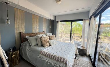 VENTA: Casa en la isla en Paraná Viejo de tres dormitorios con galería y muelle, amoblada. Rosario