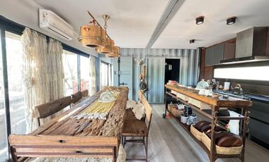 VENTA: Casa en la isla en Paraná Viejo de tres dormitorios con galería y muelle, amoblada. Rosario