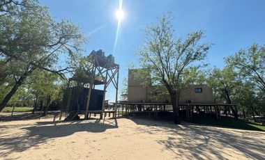 VENTA: Casa en la isla en Paraná Viejo de tres dormitorios con galería y muelle, amoblada. Rosario