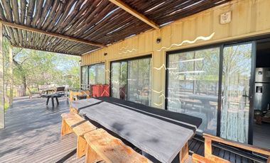 VENTA: Casa en la isla en Paraná Viejo de tres dormitorios con galería y muelle, amoblada. Rosario