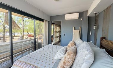 VENTA: Casa en la isla en Paraná Viejo de tres dormitorios con galería y muelle, amoblada. Rosario