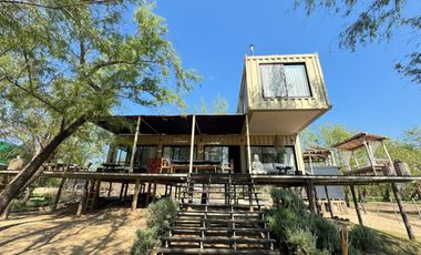 VENTA: Casa en la isla en Paraná Viejo de tres dormitorios con galería y muelle, amoblada. Rosario