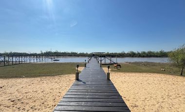 VENTA: Casa en la isla en Paraná Viejo de tres dormitorios con galería y muelle, amoblada. Rosario