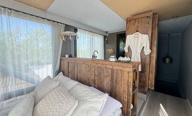 VENTA: Casa en la isla en Paraná Viejo de tres dormitorios con galería y muelle, amoblada. Rosario