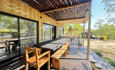 VENTA: Casa en la isla en Paraná Viejo de tres dormitorios con galería y muelle, amoblada. Rosario