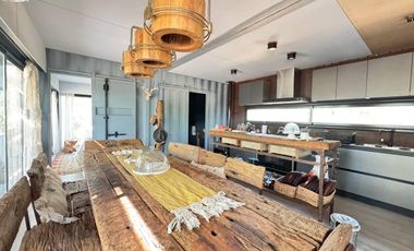 VENTA: Casa en la isla en Paraná Viejo de tres dormitorios con galería y muelle, amoblada. Rosario