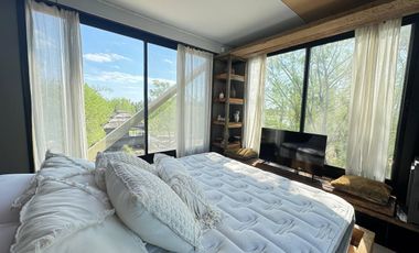 VENTA: Casa en la isla en Paraná Viejo de tres dormitorios con galería y muelle, amoblada. Rosario