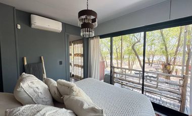 VENTA: Casa en la isla en Paraná Viejo de tres dormitorios con galería y muelle, amoblada. Rosario