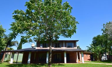 Casa quinta en venta sobre lote forestado de 1500m2