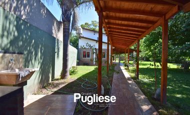 Casa quinta en venta sobre lote forestado de 1500m2
