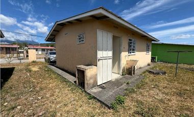 ALQUILER DE CASA EN VILLAS DE ALTO  BOQUETE  AMUEBLADA