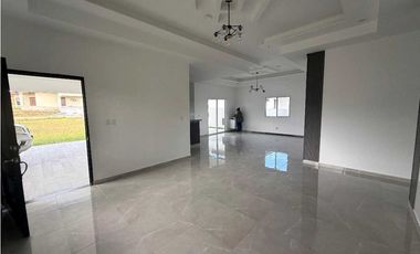 VENTA DE CASA EN ALTO BOQUETE   NUEVA A EXTRENAR