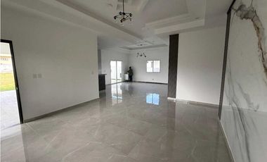 VENTA DE CASA EN ALTO BOQUETE   NUEVA A EXTRENAR