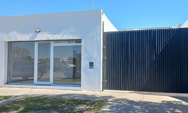 Venta Galpón Mas Local. Zona Alió y Ayacucho