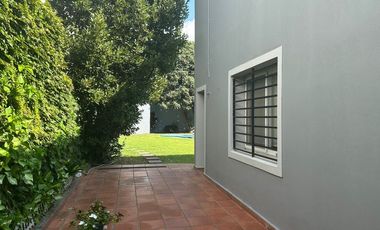 Casa en una plata c/ gran jardín venta en Saavedra