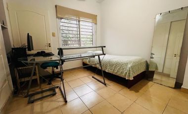 Casa en una plata c/ gran jardín venta en Saavedra