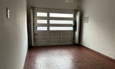 Casa en una plata c/ gran jardín venta en Saavedra