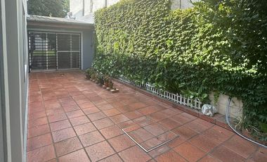 Casa en una plata c/ gran jardín venta en Saavedra