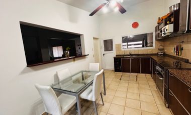 Casa en una plata c/ gran jardín venta en Saavedra