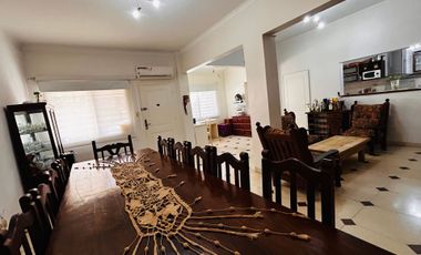 Casa en una plata c/ gran jardín venta en Saavedra