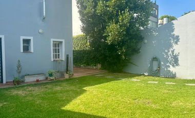 Casa en una plata c/ gran jardín venta en Saavedra