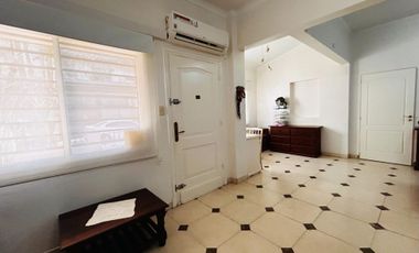 Casa en una plata c/ gran jardín venta en Saavedra