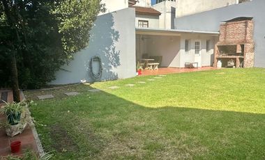 Casa en una plata c/ gran jardín venta en Saavedra