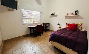 Casa en una plata c/ gran jardín venta en Saavedra