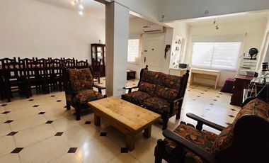 Casa en una plata c/ gran jardín venta en Saavedra