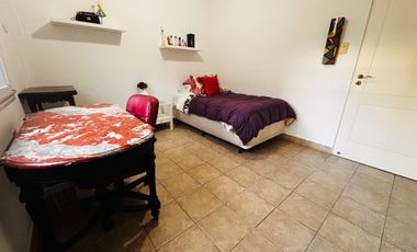 Casa en una plata c/ gran jardín venta en Saavedra