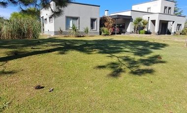 Casa en Venta y/o alquiler en La Primavera,