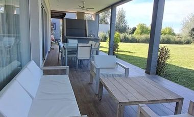 Casa en Venta y/o alquiler en La Primavera,