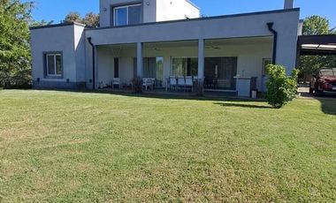 Casa en Venta y/o alquiler en La Primavera,